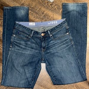 Women’s size 28/6 Gap 1969 Real Straight denim jeans 30” inseam Like New